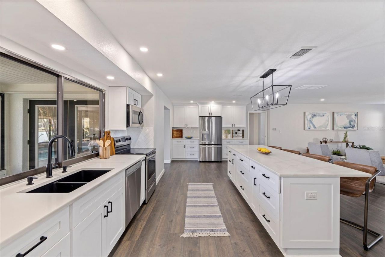 8950 Baywood Park Drive, Seminole, FL 33777 Photo