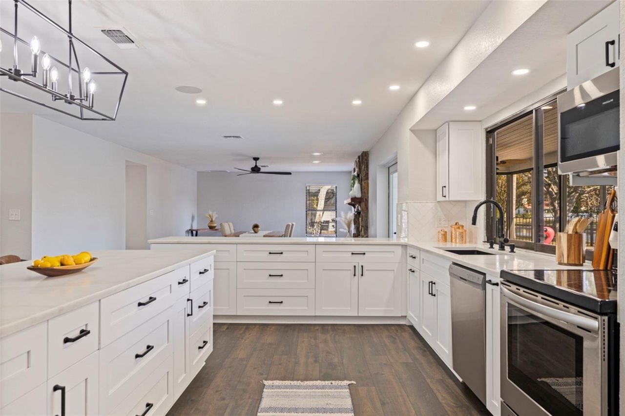 8950 Baywood Park Drive, Seminole, FL 33777 Photo