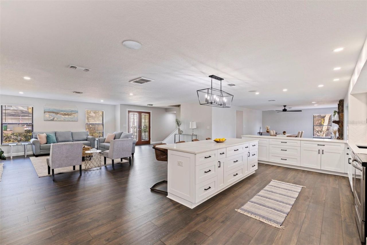 8950 Baywood Park Drive, Seminole, FL 33777 Photo