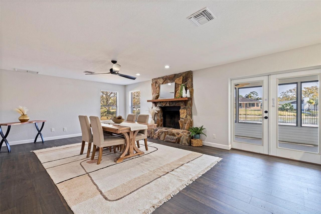 8950 Baywood Park Drive, Seminole, FL 33777 Photo