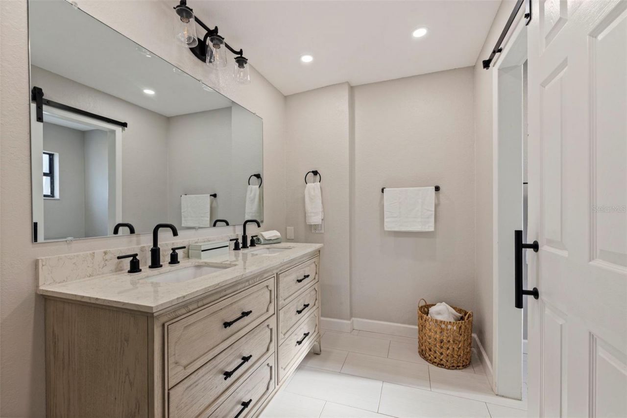 8950 Baywood Park Drive, Seminole, FL 33777 Photo