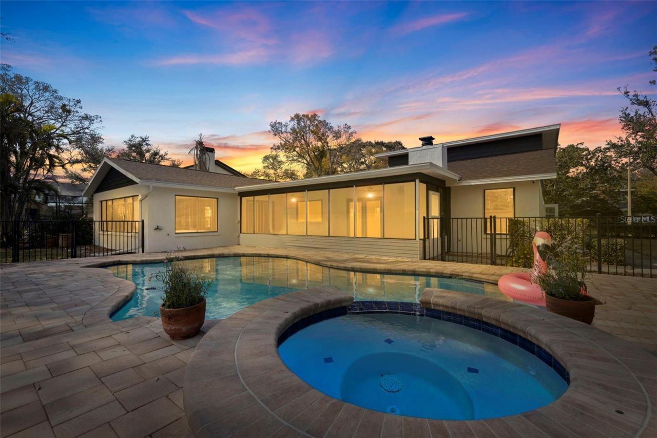 8950 Baywood Park Drive, Seminole, FL 33777 Photo