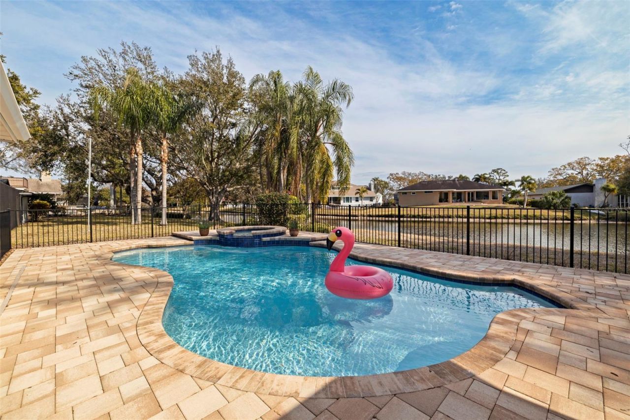 8950 Baywood Park Drive, Seminole, FL 33777 Photo