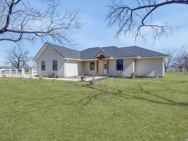 16282 fm 472, Bigfoot, TX 78005