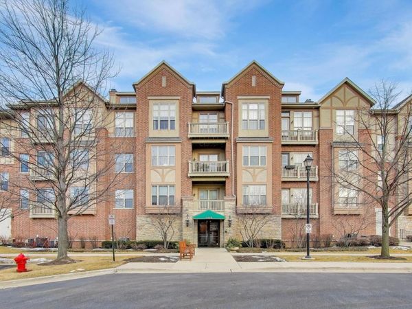 1914 Farnsworth Lane, Unit 208, Northbrook, IL 60062
