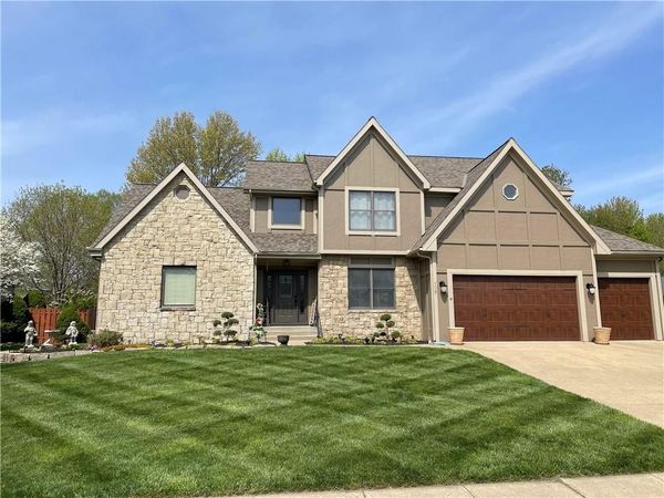 189 Canyon View Drive, Lansing, KS 66043