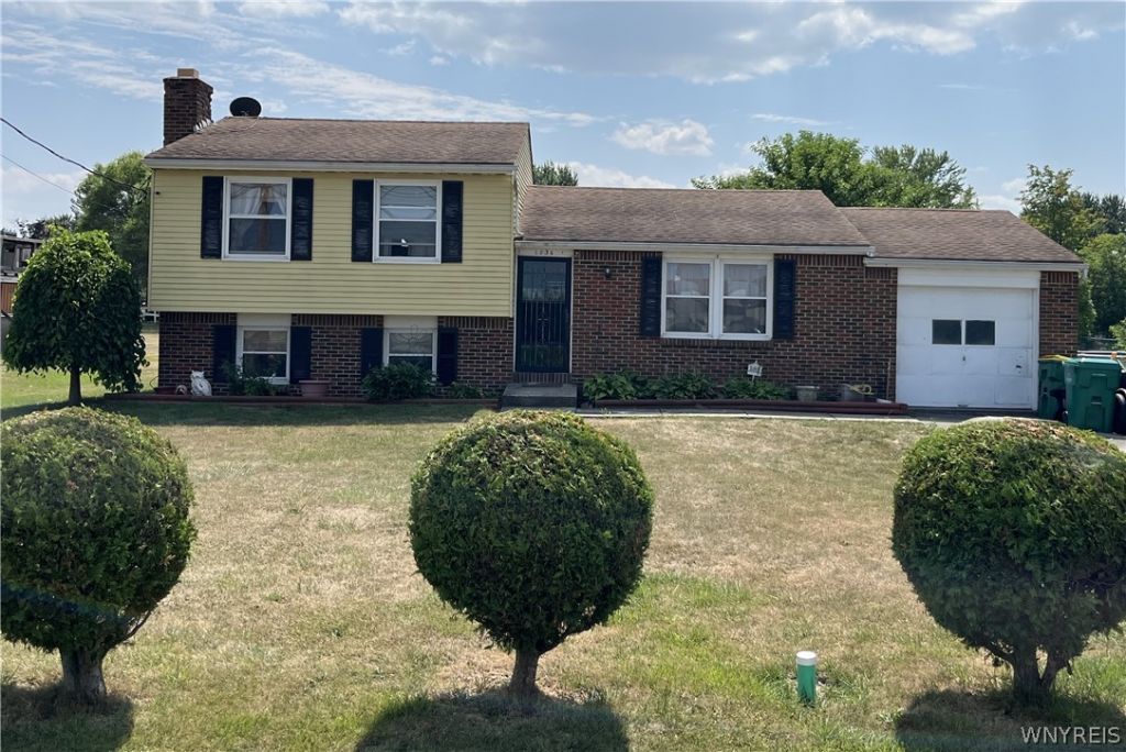 6836 E High Street, Lockport, NY 14094 Main Photo