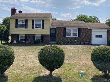 6836 E High Street, Lockport, NY 14094