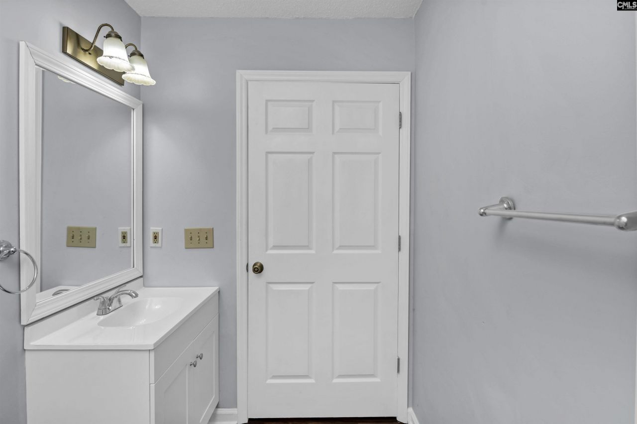 123 Westshire Place Photo 33