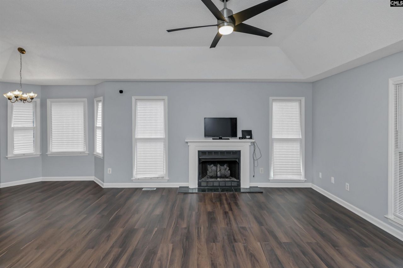 123 Westshire Place Photo 4