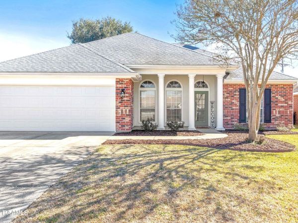 102 Pear Tree Circle, Broussard, LA 70518