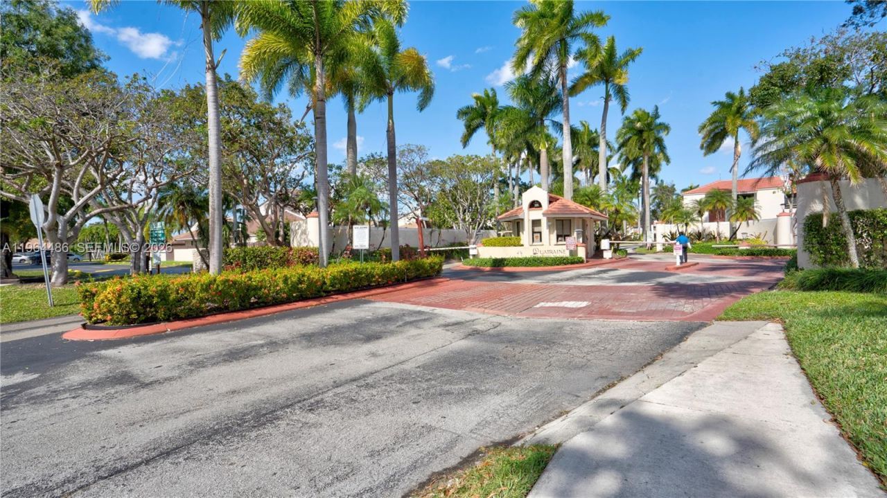 20120 NE 3rd Ct , Unit 8, Miami, FL 33179 Photo