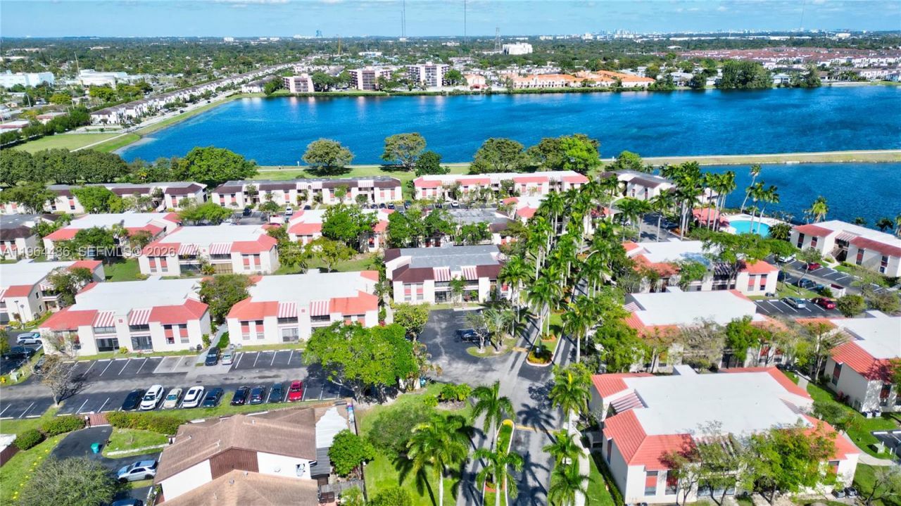 20120 NE 3rd Ct , Unit 8, Miami, FL 33179 Photo