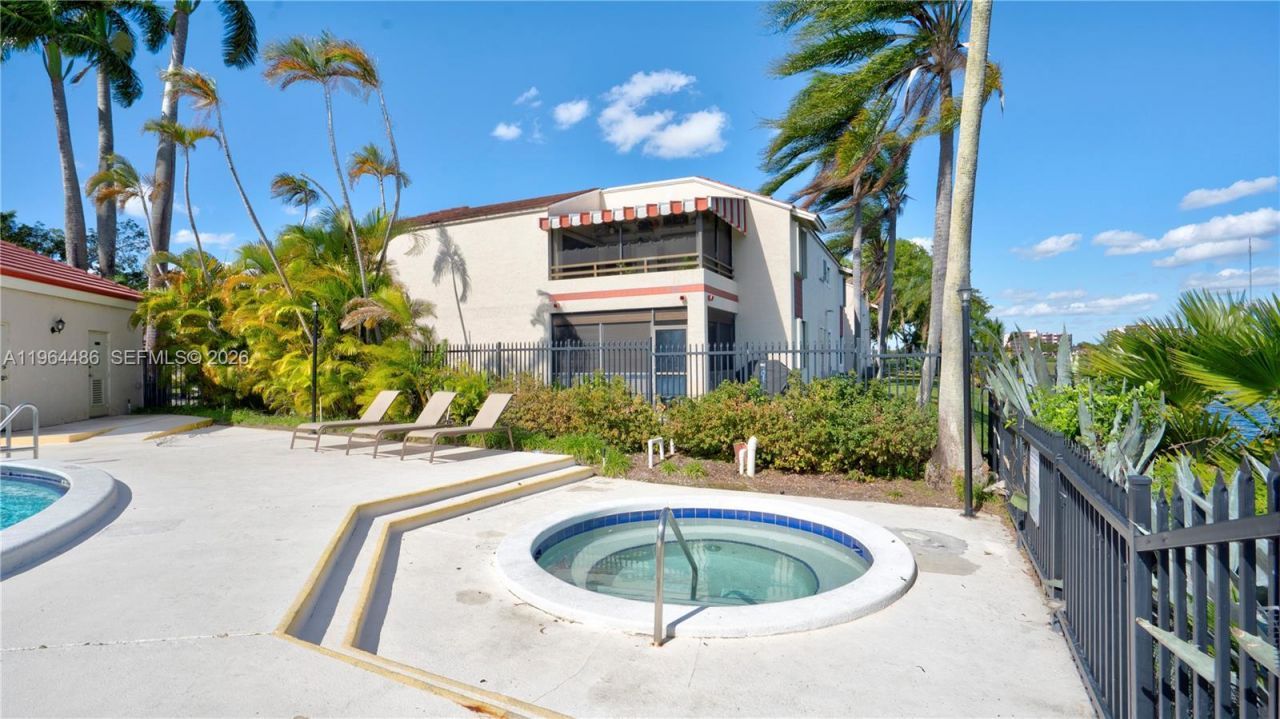 20120 NE 3rd Ct , Unit 8, Miami, FL 33179 Photo