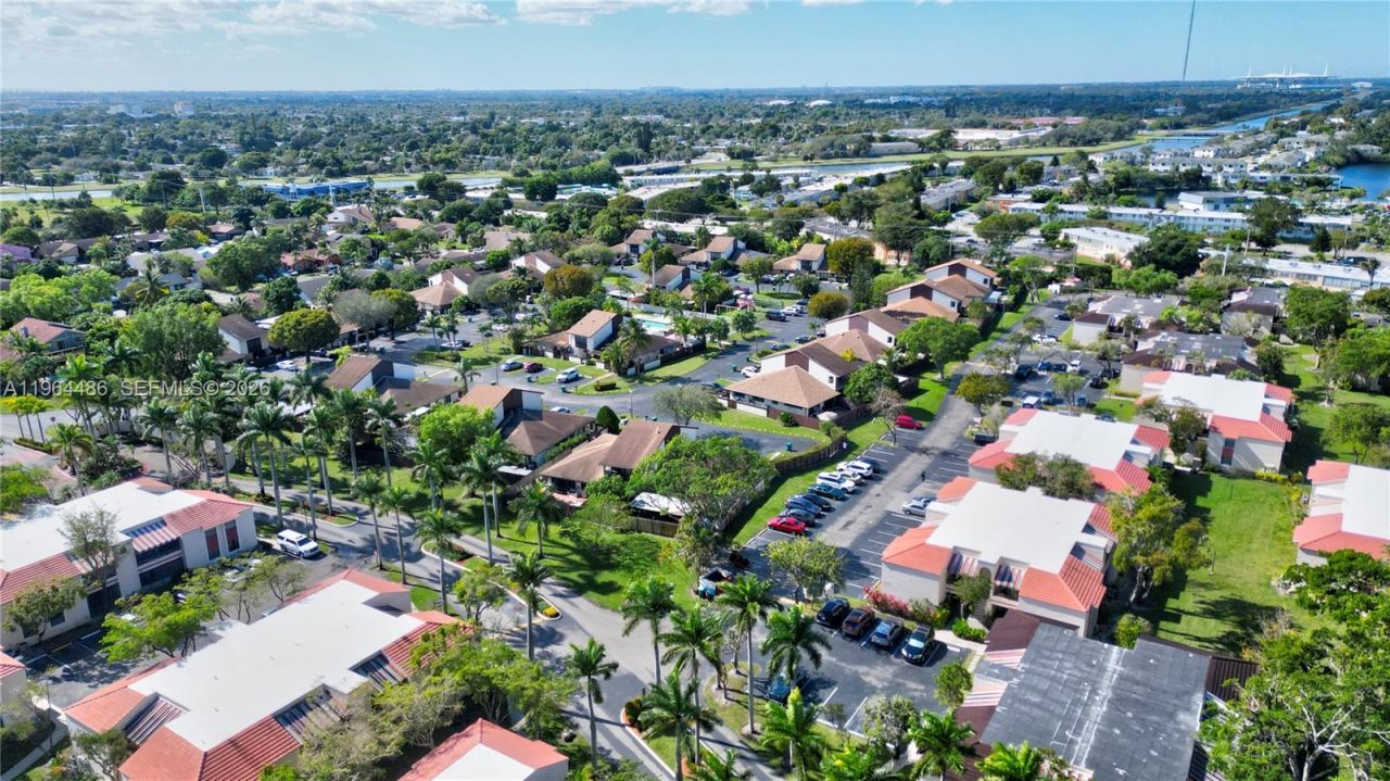 20120 NE 3rd Ct , Unit 8, Miami, FL 33179 Photo