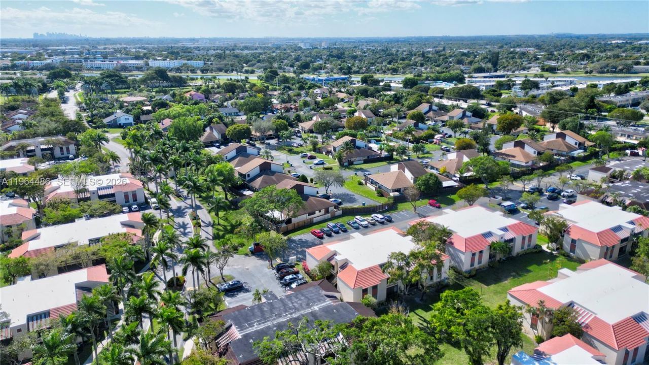 20120 NE 3rd Ct , Unit 8, Miami, FL 33179 Photo