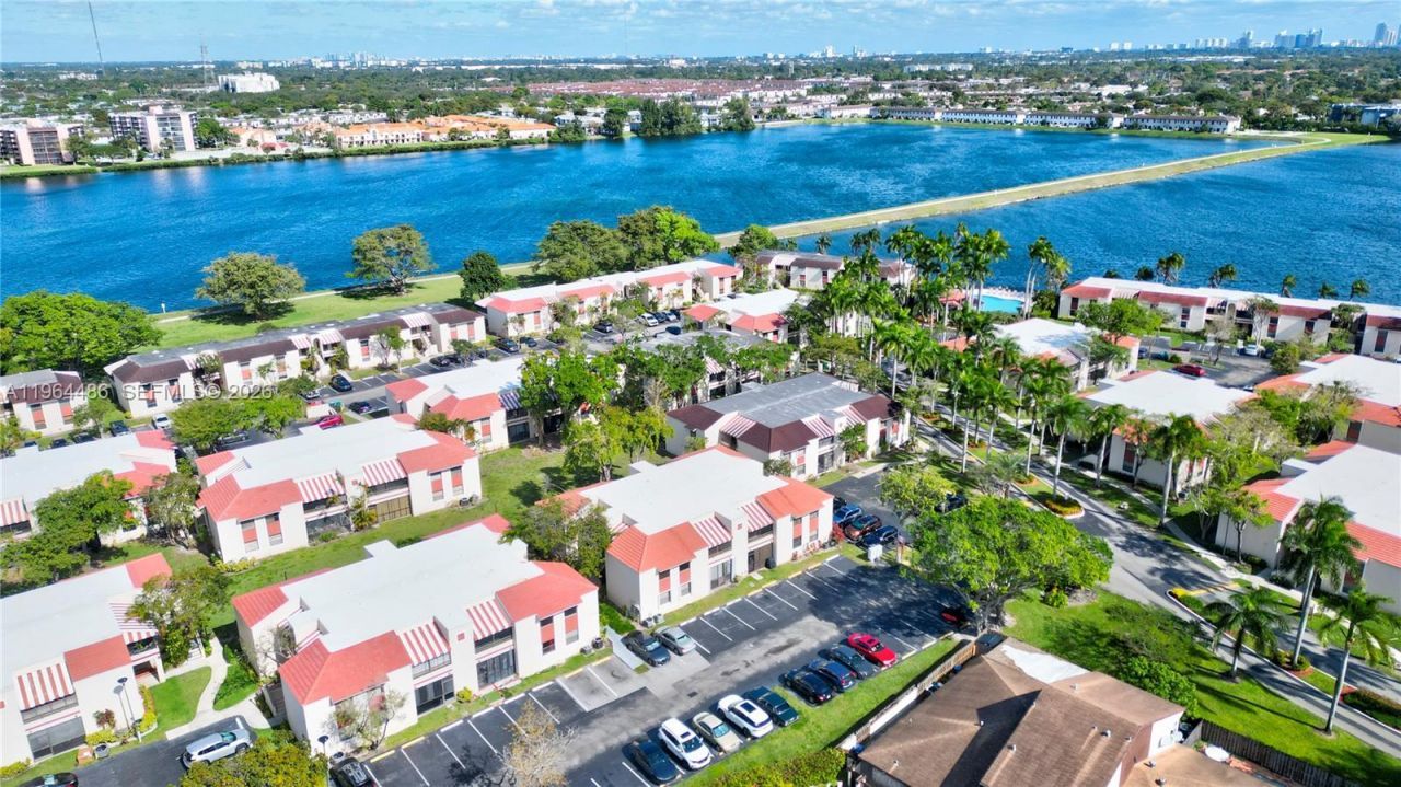 20120 NE 3rd Ct , Unit 8, Miami, FL 33179 Photo