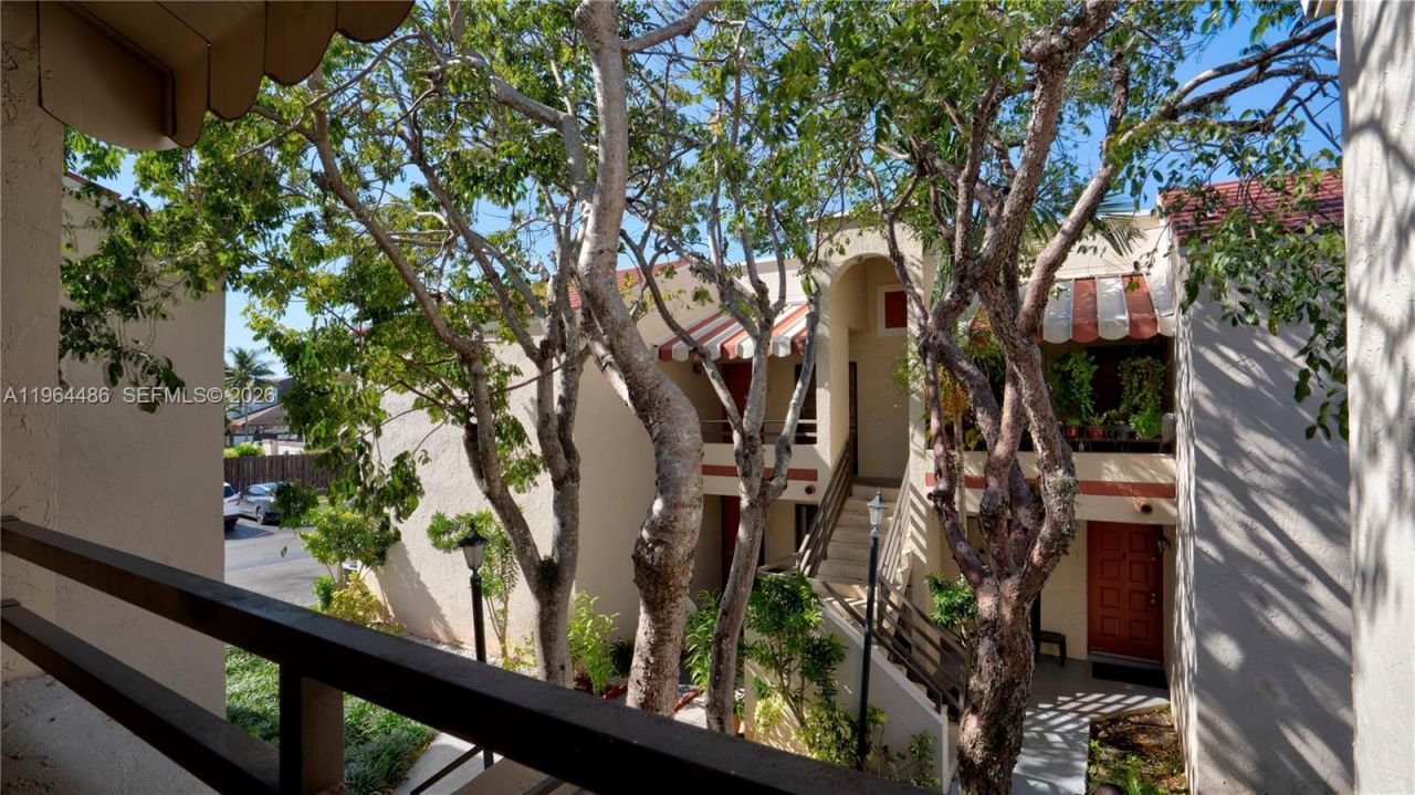 20120 NE 3rd Ct , Unit 8, Miami, FL 33179 Photo