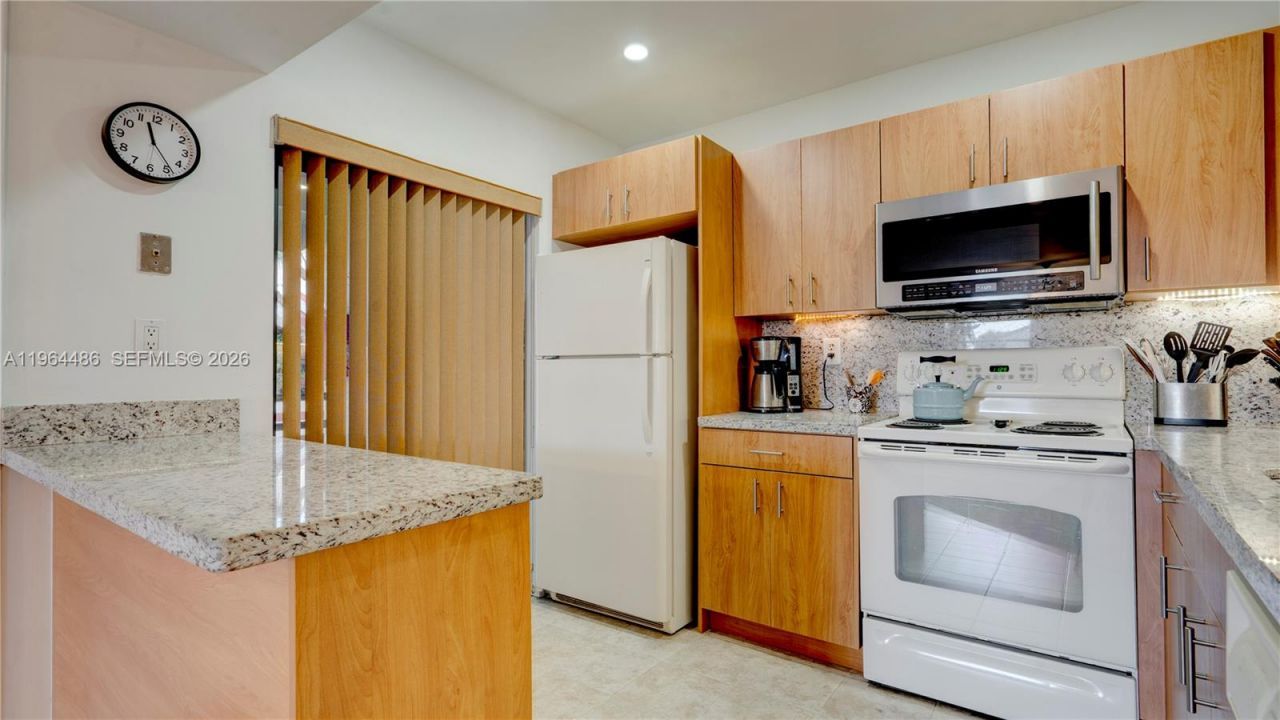 20120 NE 3rd Ct , Unit 8, Miami, FL 33179 Photo