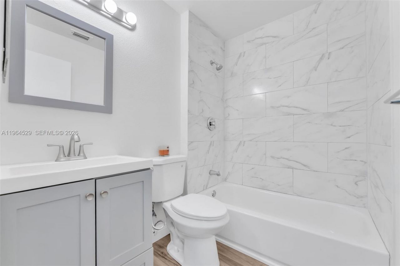 2331 NW 96th Ter, Unit 17F, Pembroke Pines, FL 33024 Photo