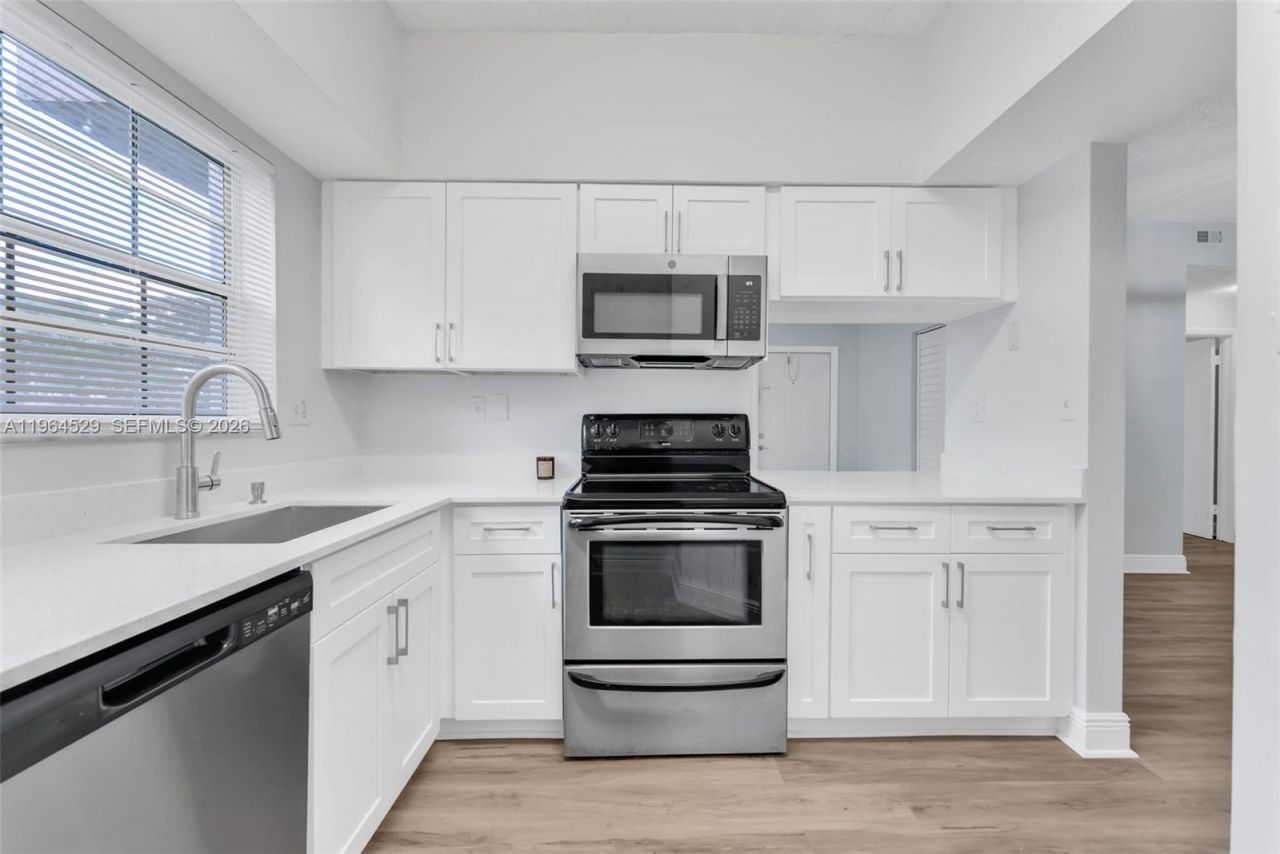 2331 NW 96th Ter, Unit 17F, Pembroke Pines, FL 33024 Photo