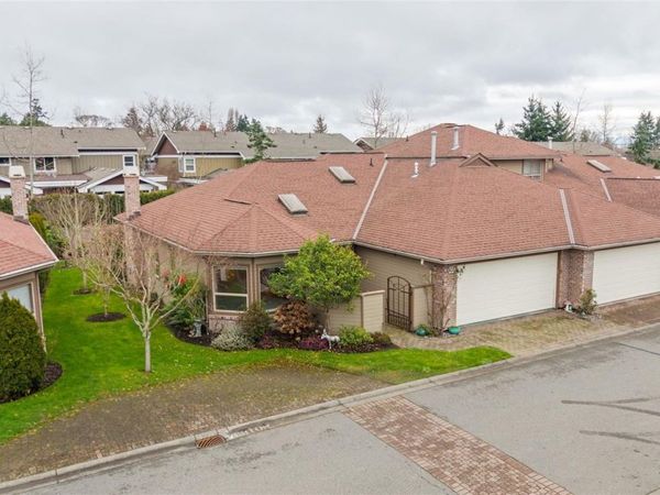 4515 Pipeline Rd, Unit 403, Saanich, BC V8Z 5M3