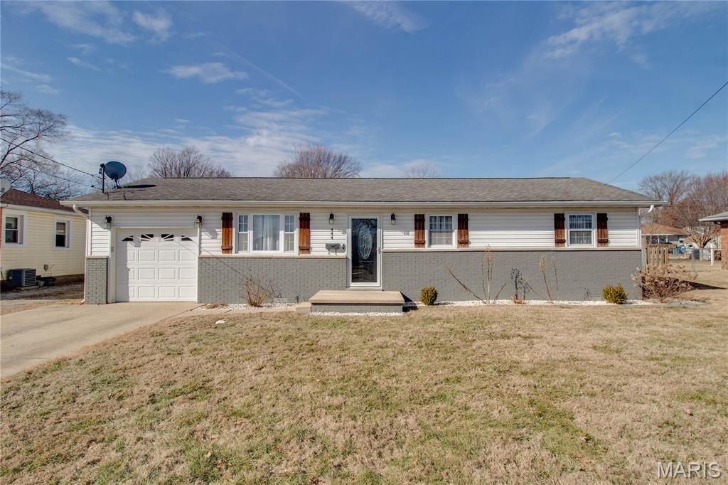 444 Shellview Street, Bethalto, IL 62010 Main Photo