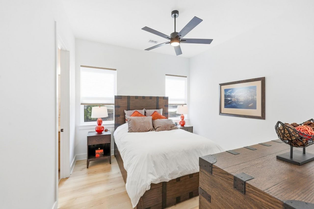 9106 Sanremo Ln. Photo 10