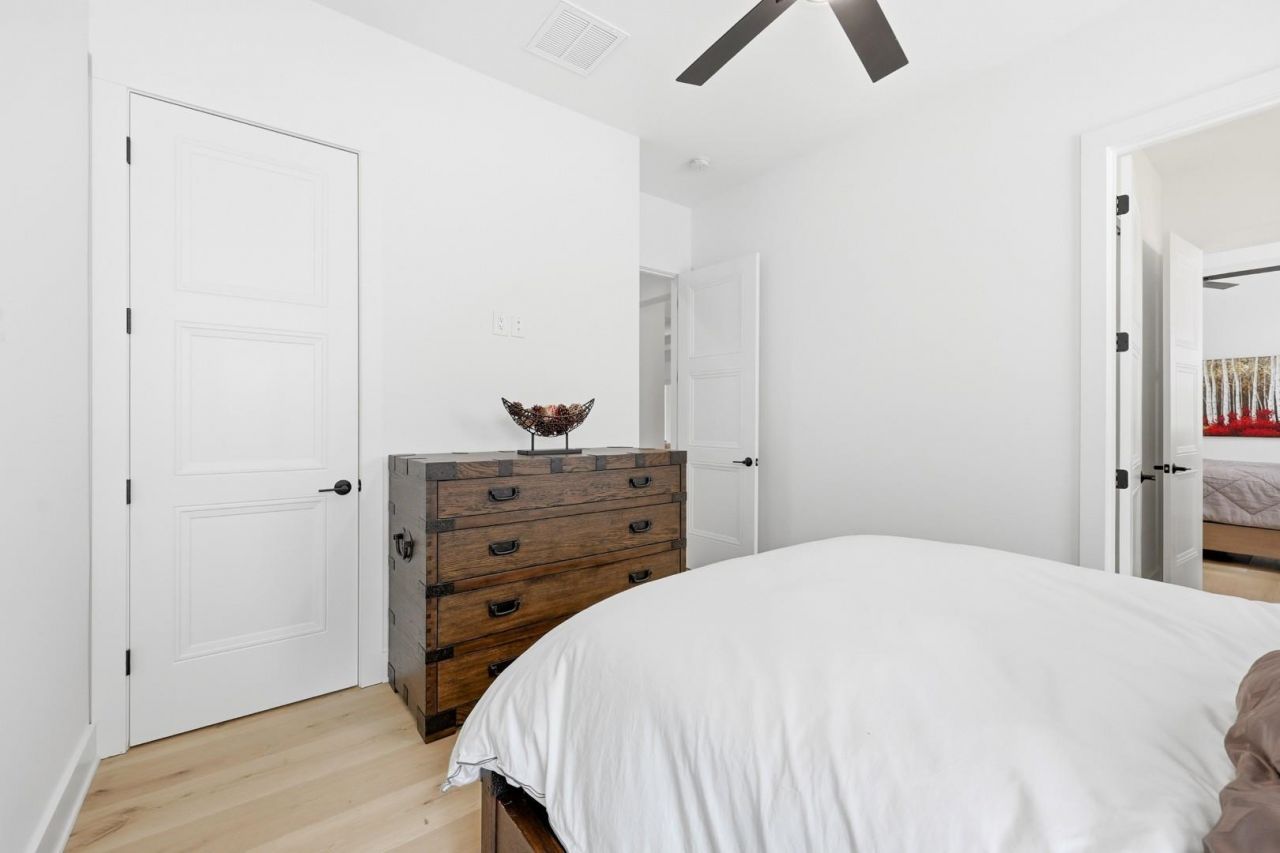 9106 Sanremo Ln. Photo 11