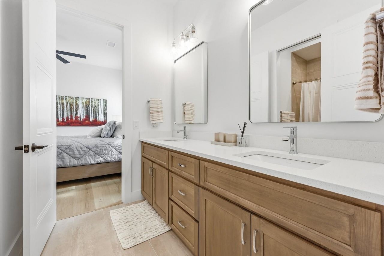 9106 Sanremo Ln. Photo 12