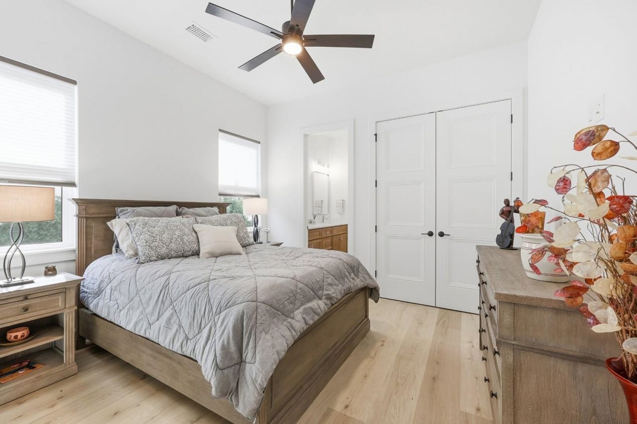 9106 Sanremo Ln. Photo 16