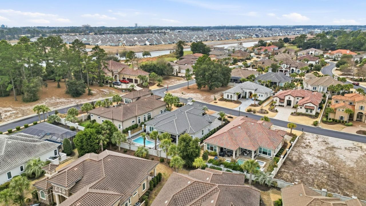 9106 Sanremo Ln. Photo 32