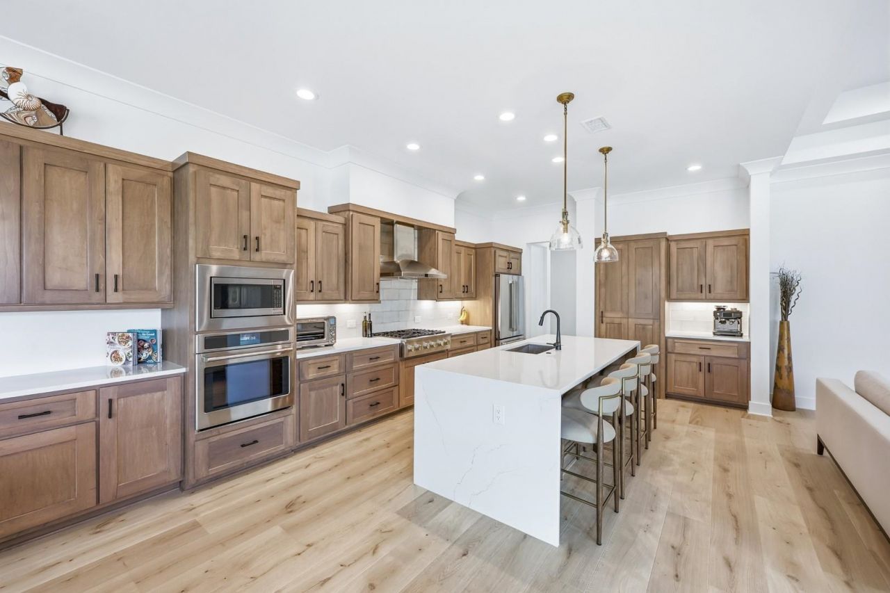 9106 Sanremo Ln. Photo 6