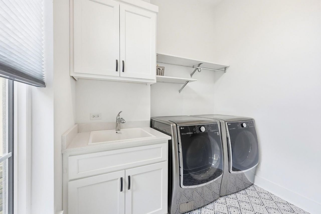 9106 Sanremo Ln. Photo 9