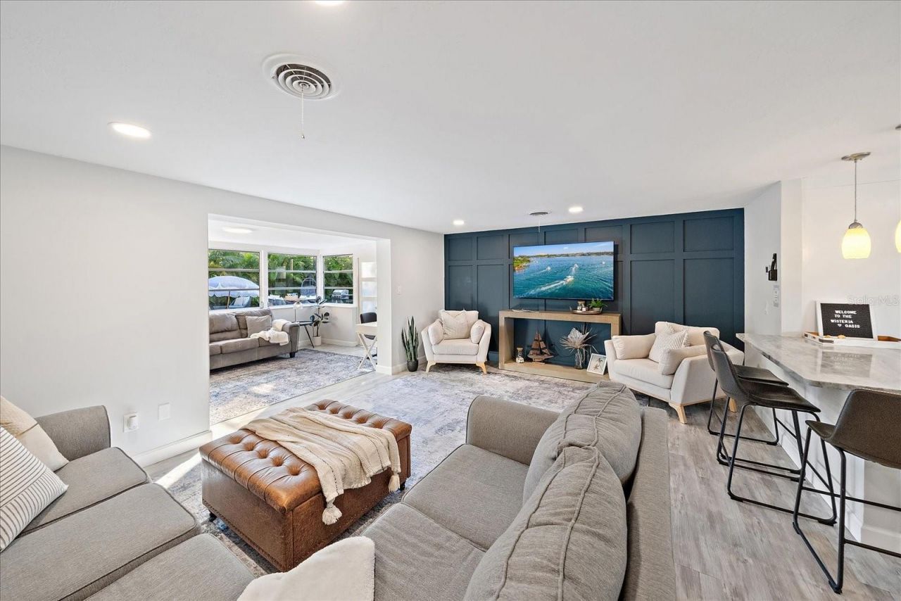 2438 Wisteria Street, Sarasota, FL 34239 Photo