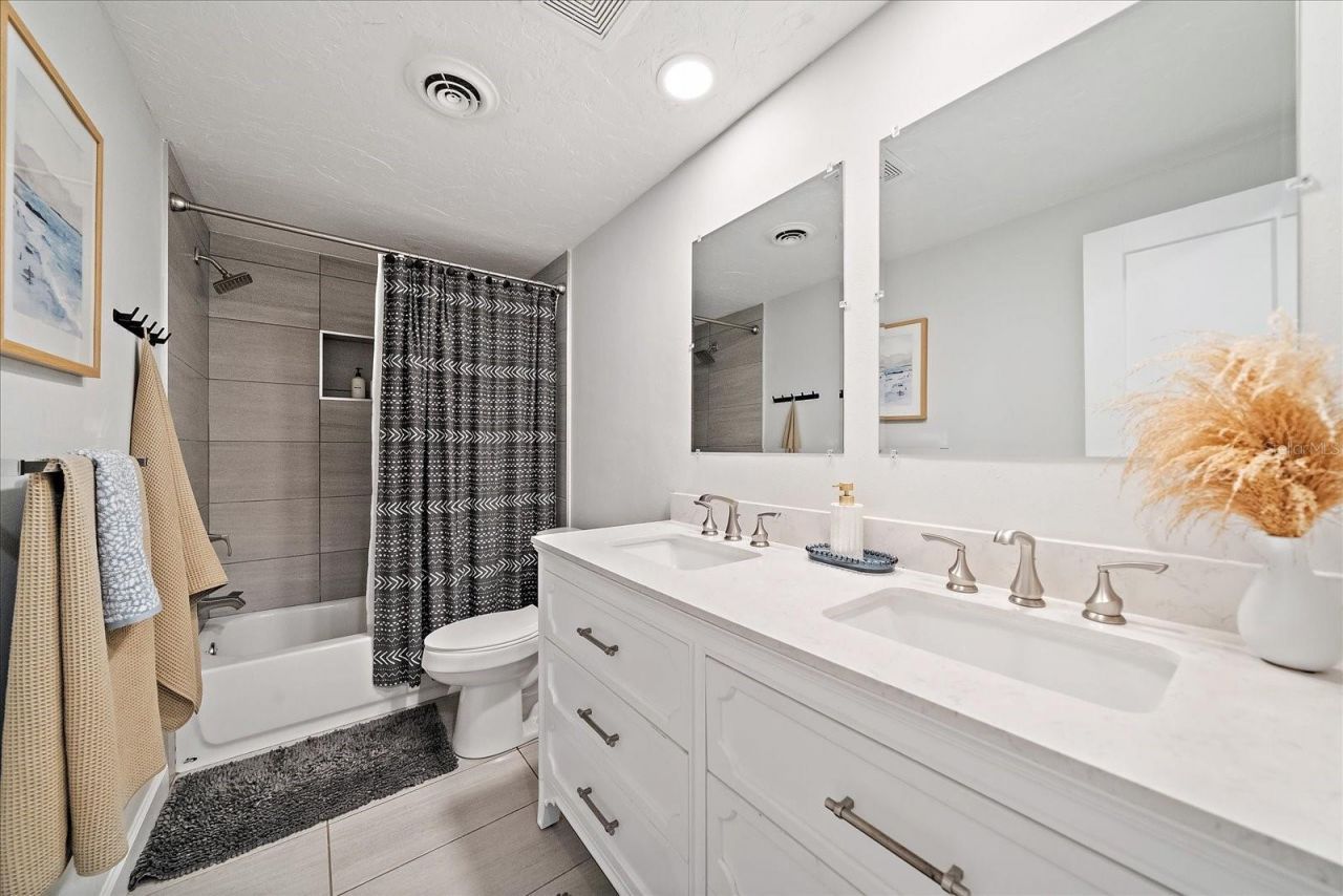 2438 Wisteria Street, Sarasota, FL 34239 Photo