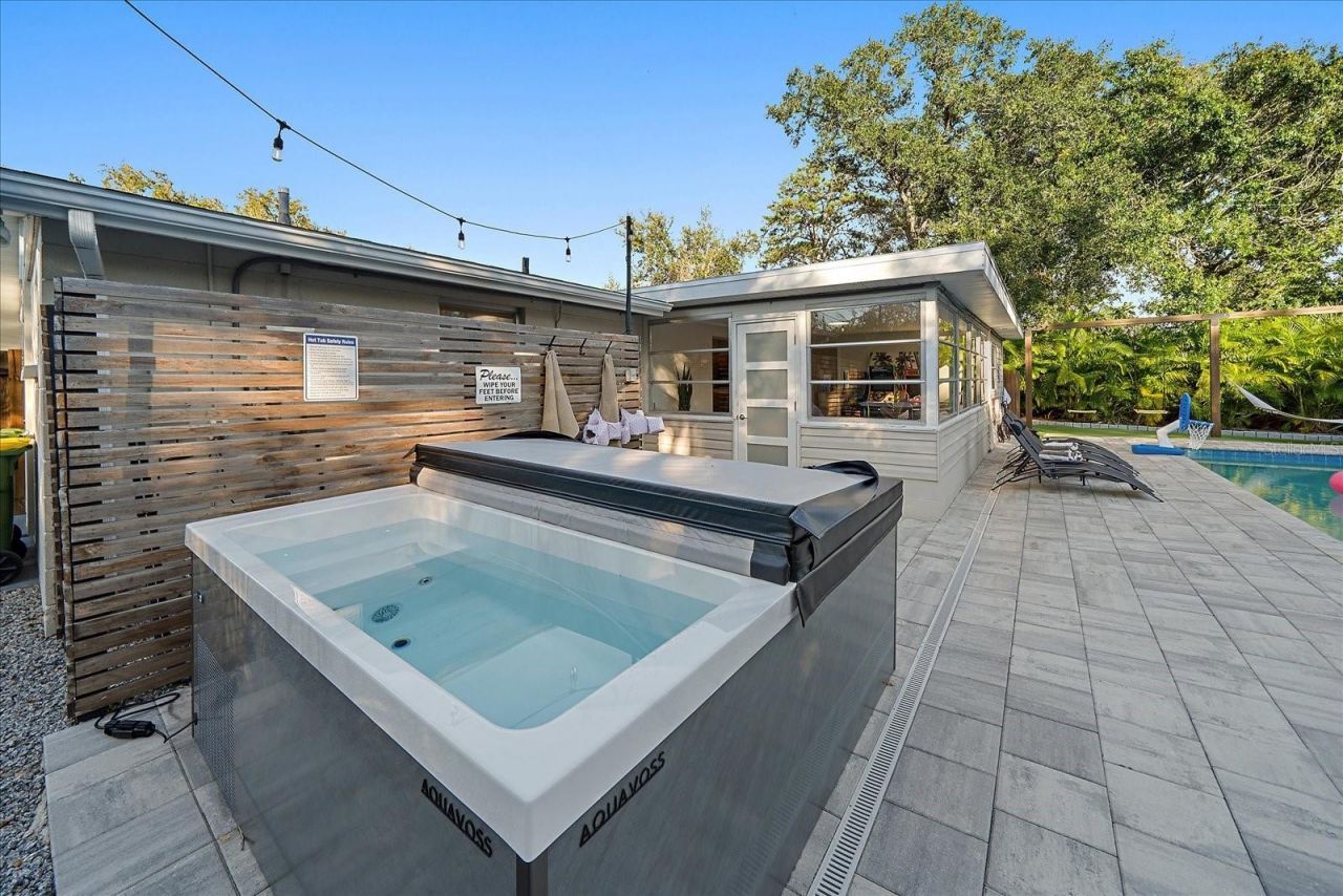 2438 Wisteria Street, Sarasota, FL 34239 Photo