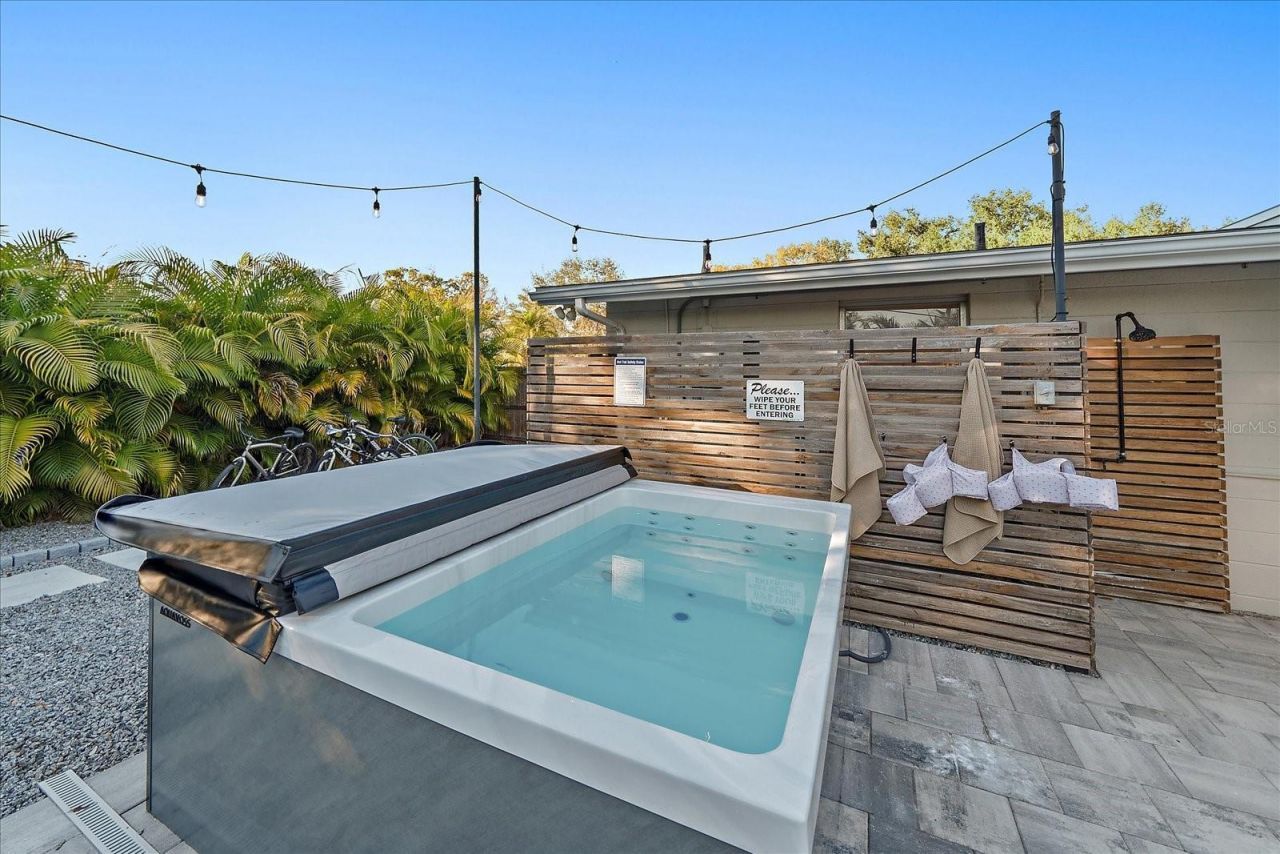 2438 Wisteria Street, Sarasota, FL 34239 Photo