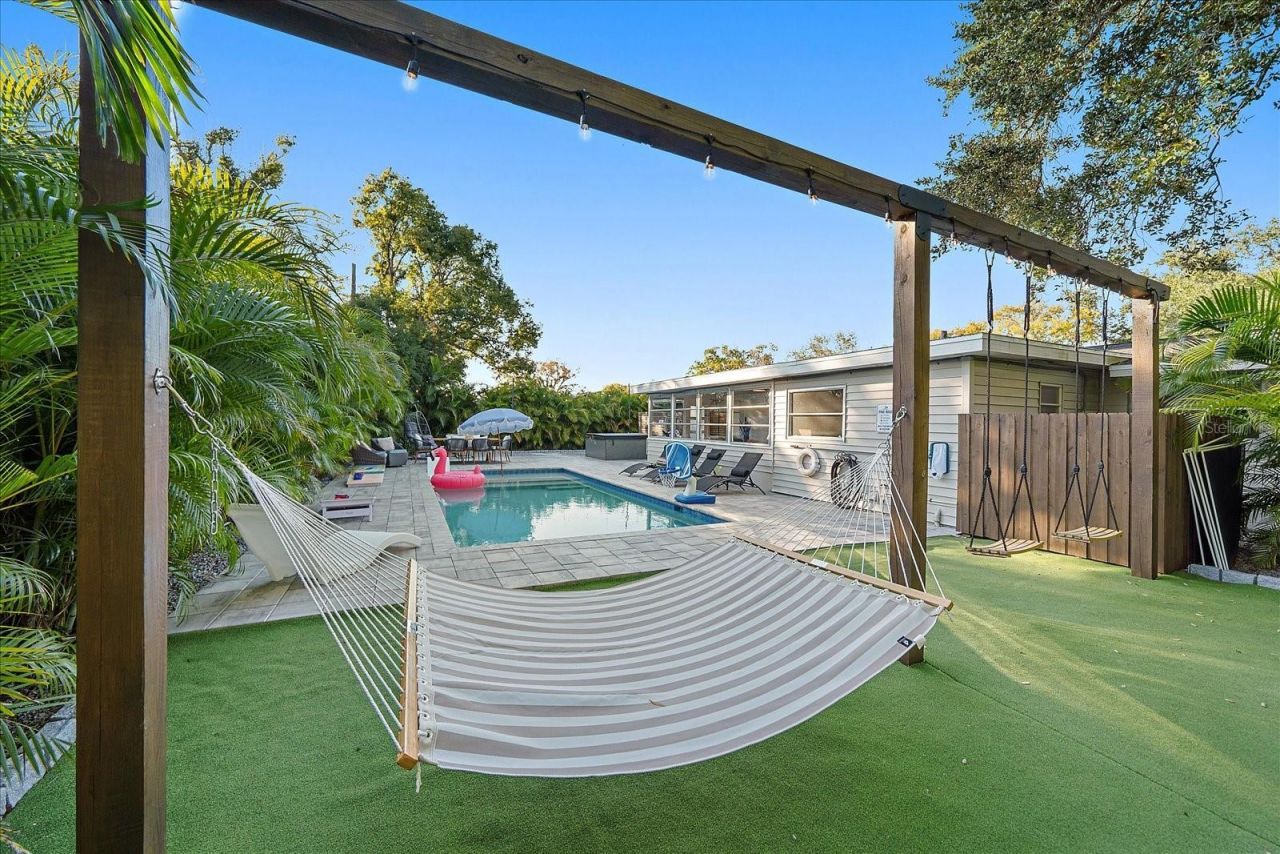 2438 Wisteria Street, Sarasota, FL 34239 Photo