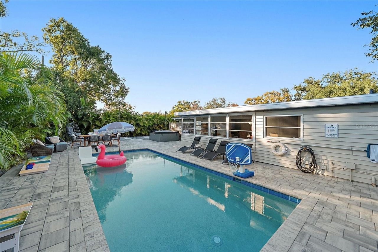 2438 Wisteria Street, Sarasota, FL 34239 Photo