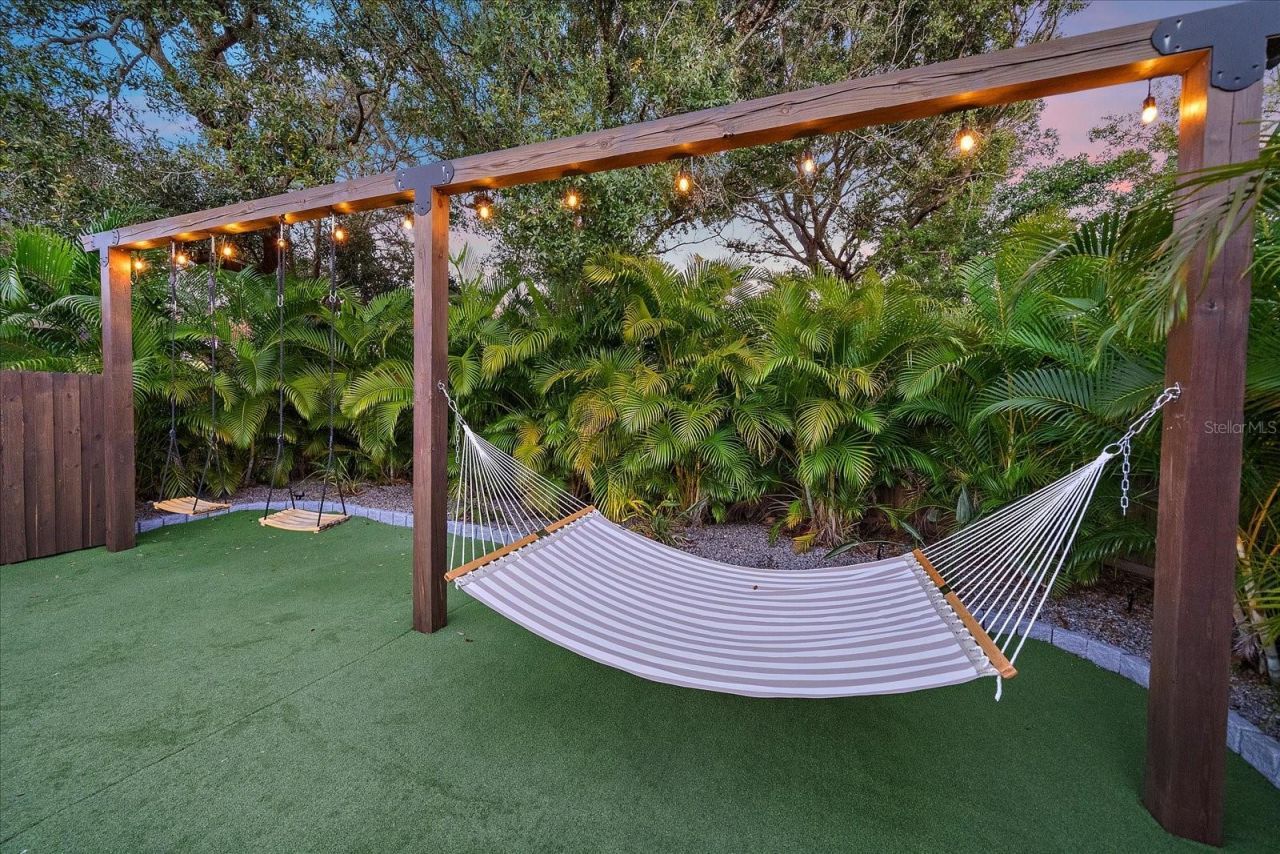 2438 Wisteria Street, Sarasota, FL 34239 Photo