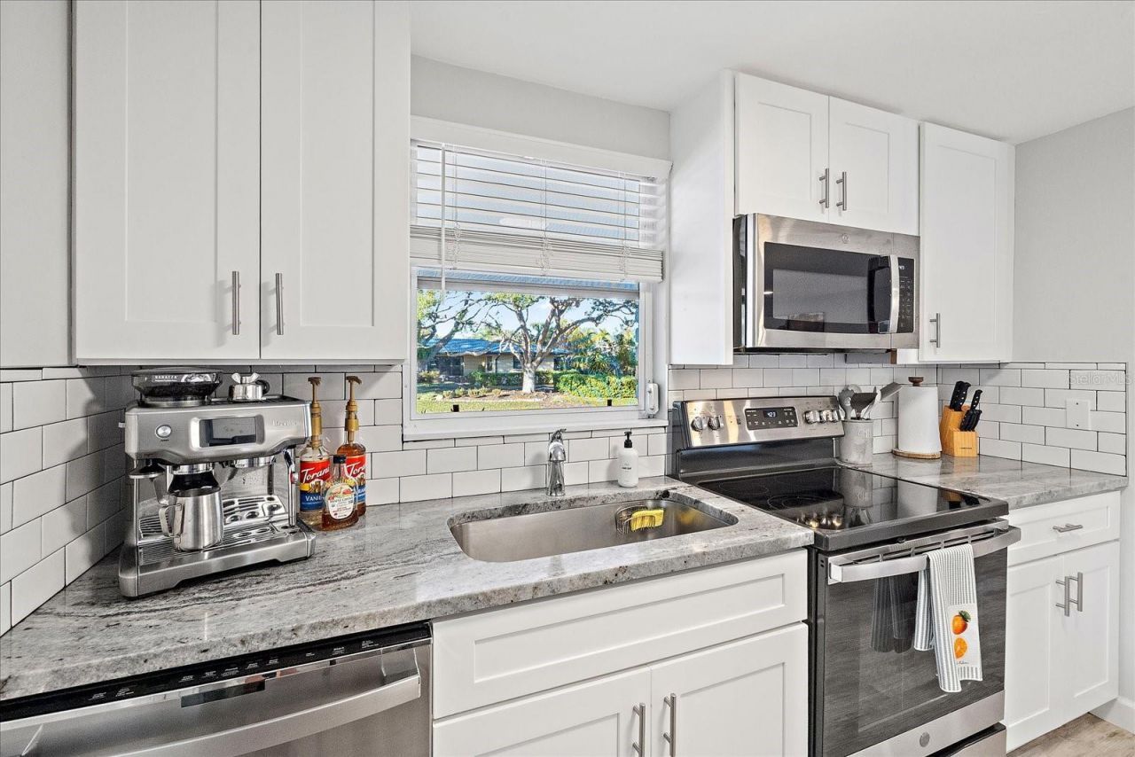 2438 Wisteria Street, Sarasota, FL 34239 Photo