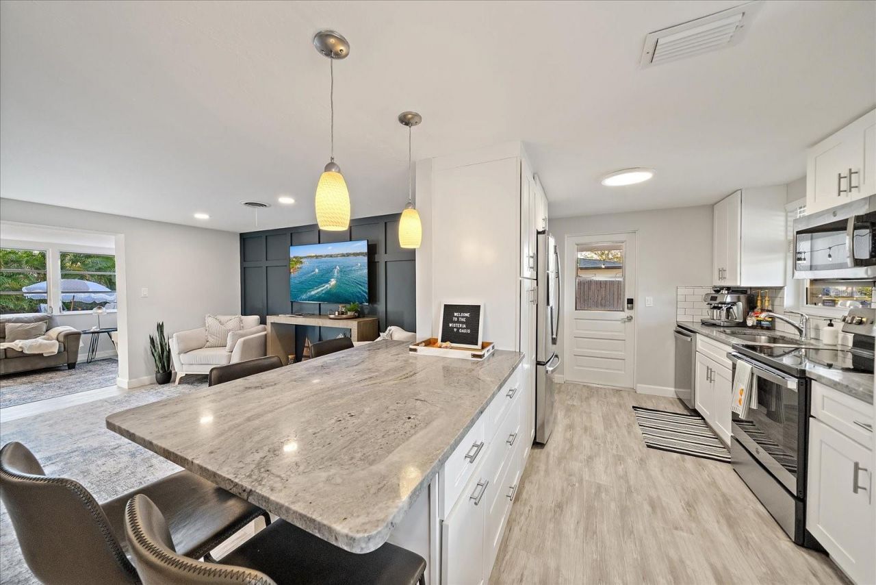 2438 Wisteria Street, Sarasota, FL 34239 Photo