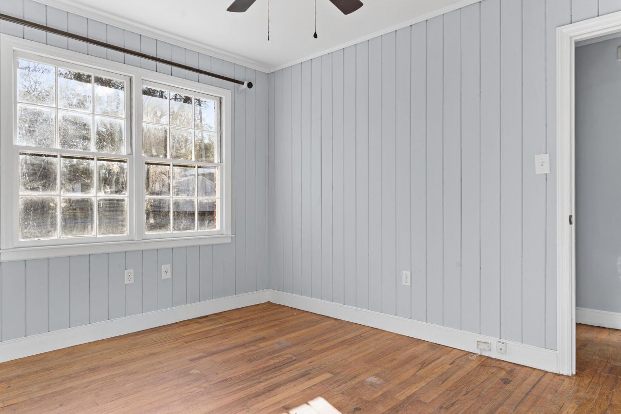 1135 Gloria Street Photo 10