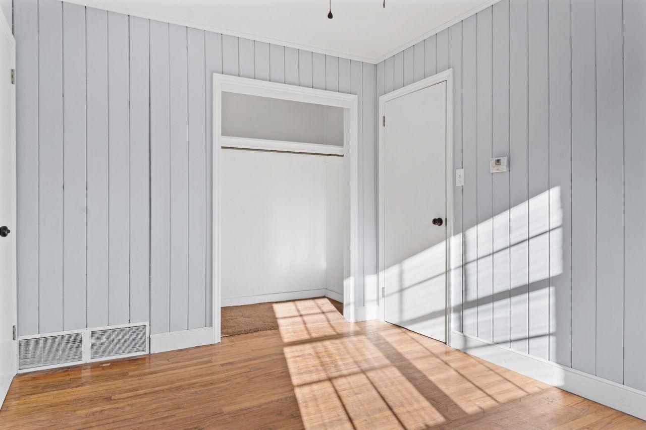 1135 Gloria Street Photo 11