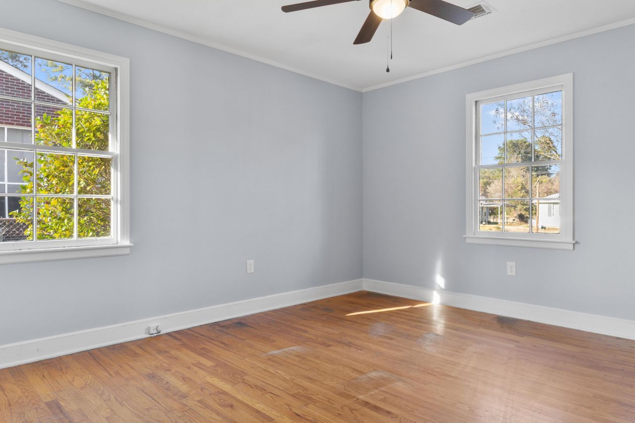 1135 Gloria Street Photo 15