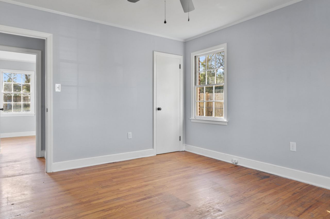 1135 Gloria Street Photo 16