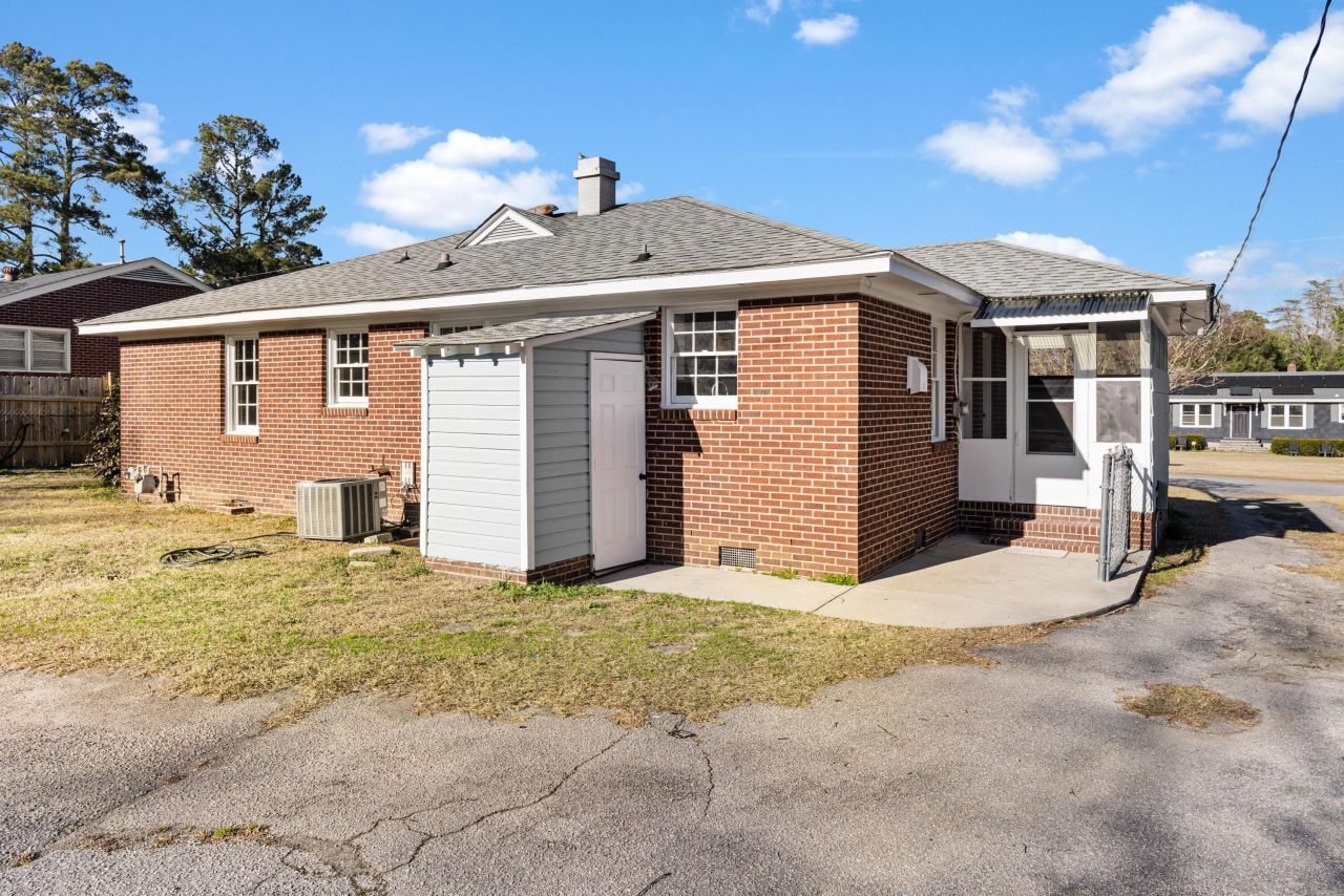 1135 Gloria Street Photo 18