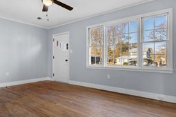 1135 Gloria Street photo 4