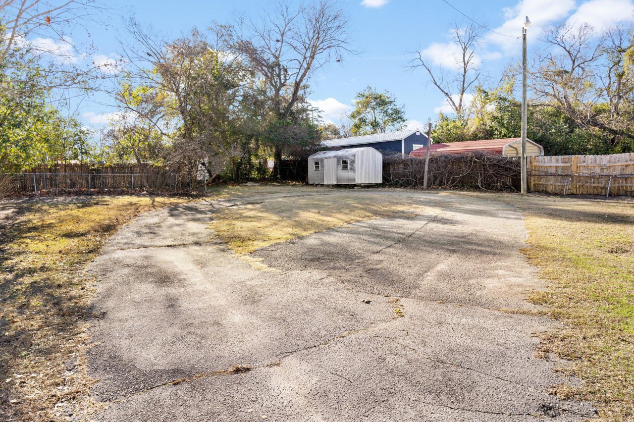 1135 Gloria Street Photo 21